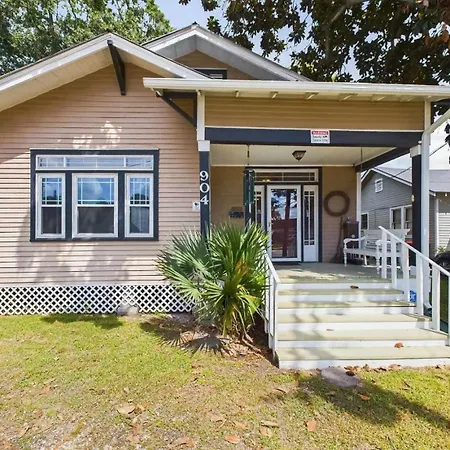 Modern 3Br Home Walk To Downtown